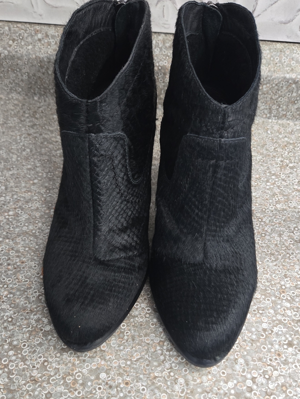 UGG Black Textured Pointed-Toe Ankle Booties Size 7 but listed as 6-1/2